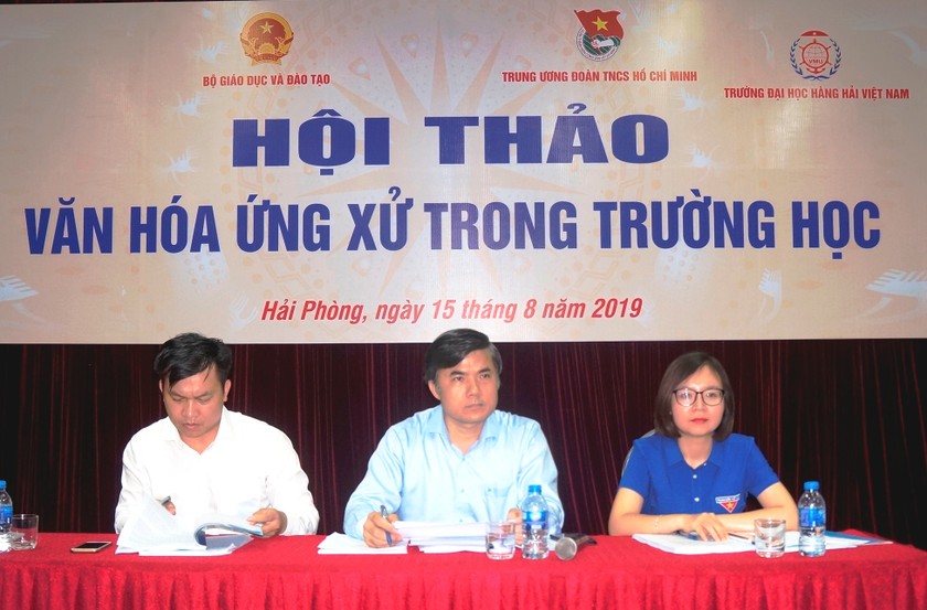 Thế nào là văn hoá ứng xử "chuẩn" trong trường học? 