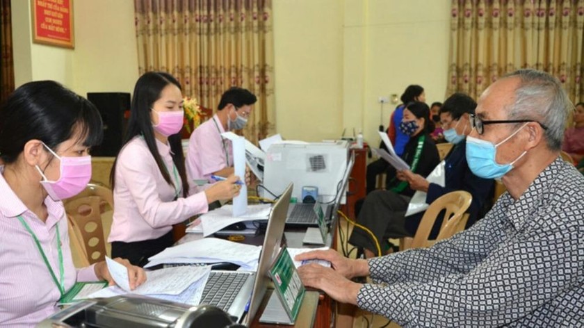 Ngân hàng Chính sách xã hội huyện Nam Trực tổ chức giao dịch tại xã Hồng Quang.