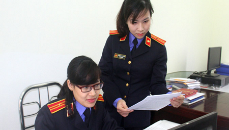 Cán bộ Viện kiểm sát nhân dân tỉnh Nam Định giải quyết tin báo tội phạm 