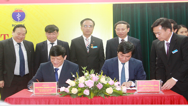 Lễ ký kết bàn giao Bệnh viện Việt Nam - Thụy Điển Uông Bí từ Bộ Y tế về UBND tỉnh Quảng Ninh quản lý.