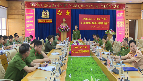 Thượng tá Bùi Quang Bình, Phó Giám đốc công an tỉnh Quảng Ninh phát biểu kết luận tại hội nghị.