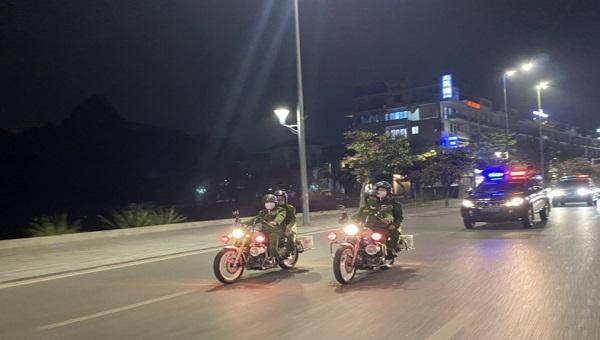 Công an tỉnh Quảng Ninh tăng cường tuần tra đảm bảo ANTT đêm giao thừa.