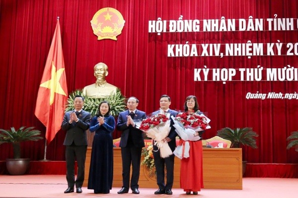 Lãnh đạo tỉnh Quảng Ninh chúc mừng tân Phó Chủ tịch UBND tỉnh Nghiêm Xuân Cường và Chánh Thanh tra tỉnh Nguyễn Thị Huệ trúng cử Ủy viên UBND tỉnh nhiệm kỳ 2021-2026.