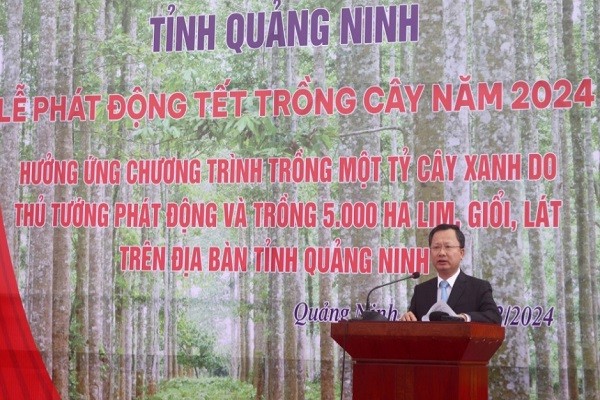 Chủ tịch UBND tỉnh Quảng Ninh Cao Tường Huy, phát động Tết trồng cây tại huyện Đầm Hà.