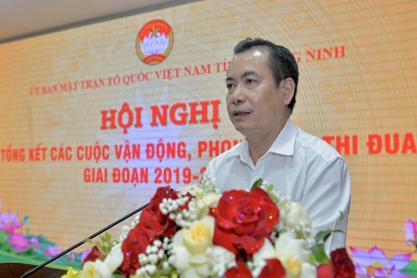 Ông Hoàng Đức Hạnh, Phó Chủ tịch Thường trực Uỷ ban MTTQ Việt Nam tỉnh Quảng Ninh, phát biểu tại hội nghị.