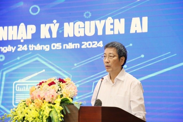 Phó Giám đốc phụ trách Trung tâm Truyền thông tỉnh Quảng Ninh Nguyễn Văn Hùng, phát biểu khai mạc Hội thảo.