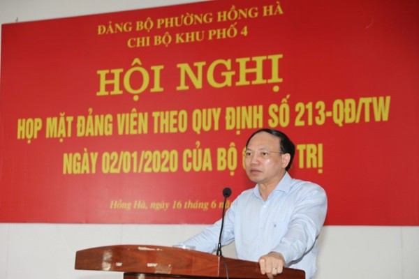 Bí thư, Chủ tịch HĐND tỉnh Quảng Ninh Nguyễn Xuân Ký phát biểu tại hội nghị họp mặt.