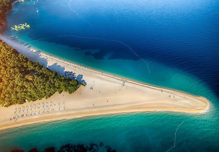 Bãi biển Zlatni Rat (Ảnh: mybestplace)