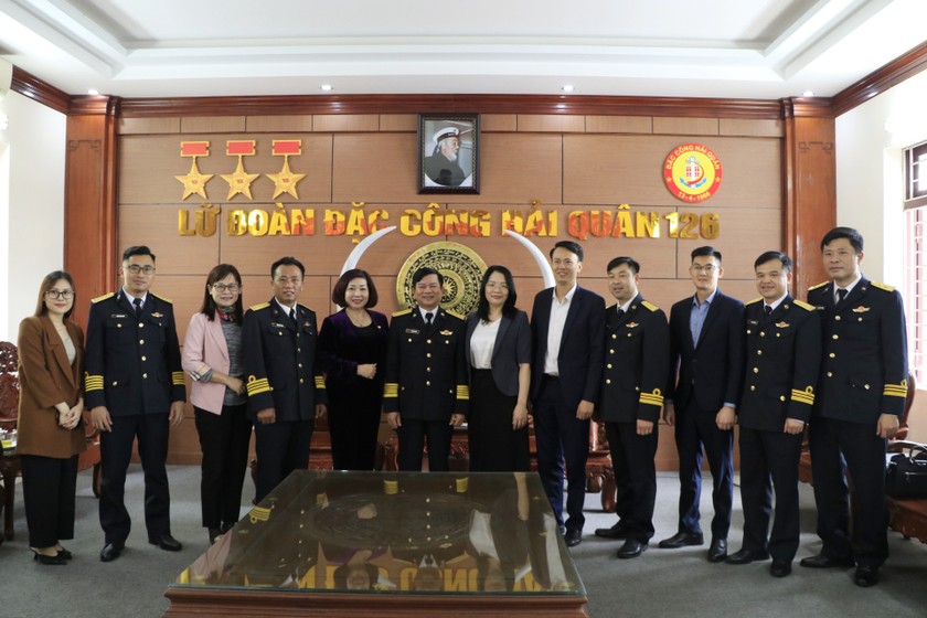 Đoàn công tác của Hội LHPN Hà Nội thăm hỏi, chúc Tết cán bộ, chiến sĩ Lữ đoàn đặc công Hải quân 126