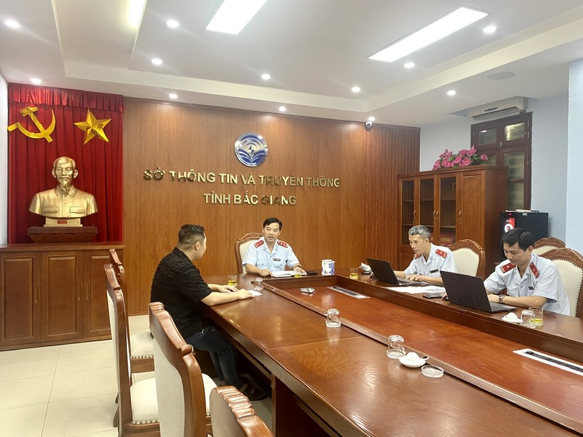 Thanh tra Sở TT&TT Bắc Giang trong buổi làm việc.