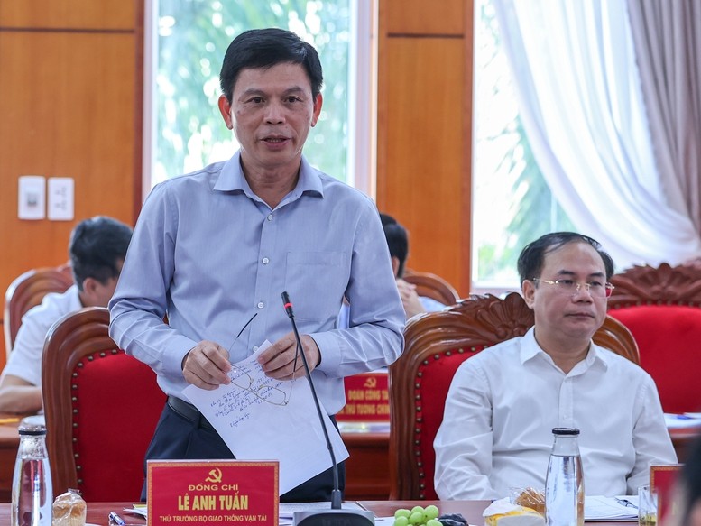 Lãnh đạo các bộ, ngành phản hồi với các đề xuất, kiến nghị của tỉnh - Ảnh: VGP/Nhật Bắc