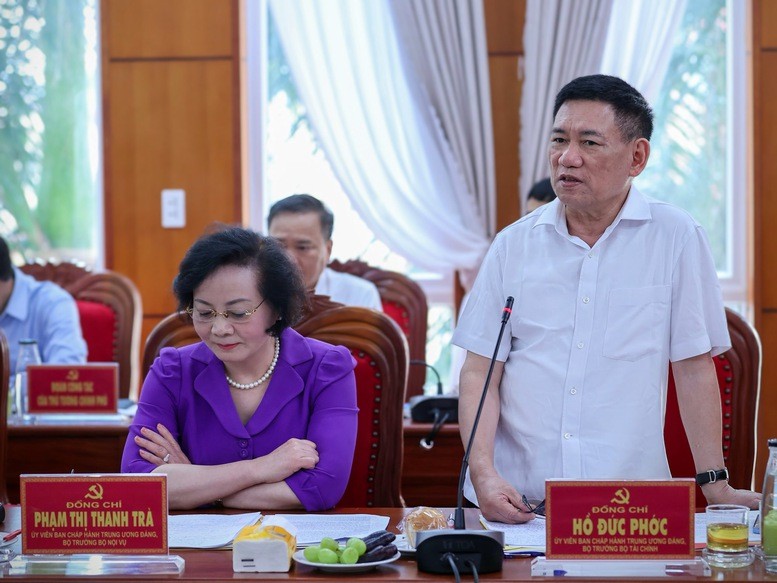 Các báo cáo, ý kiến phát biểu tại cuộc làm việc tập trung phân tích các tiềm năng, lợi thế của tỉnh Đắk Lắk và những kết quả nổi bật trong phát triển kinh tế - xã hội thời gian qua - Ảnh: VGP/Nhật Bắc