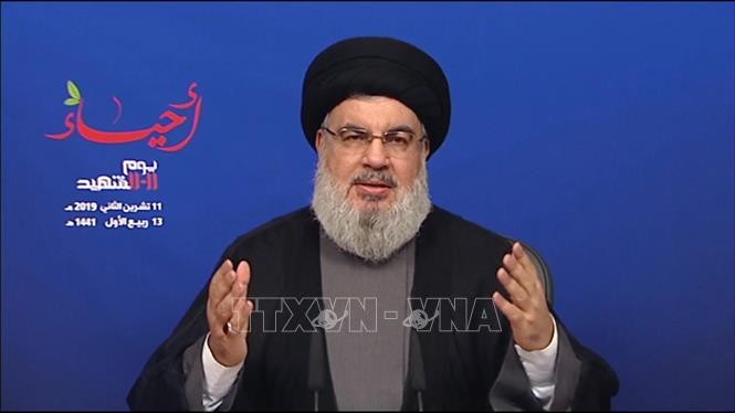 Thủ lĩnh Phong trào Hezbollah của Liban, Hassan Nasrallah trong bài phát biểu trên truyền hình tại một địa điểm không xác định ở Liban, ngày 11/11/2019.