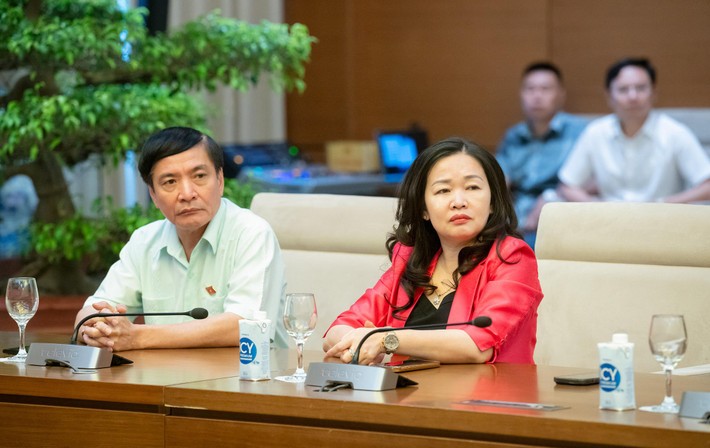 Các đại biểu tại buổi lễ. Ảnh: Hồ Long