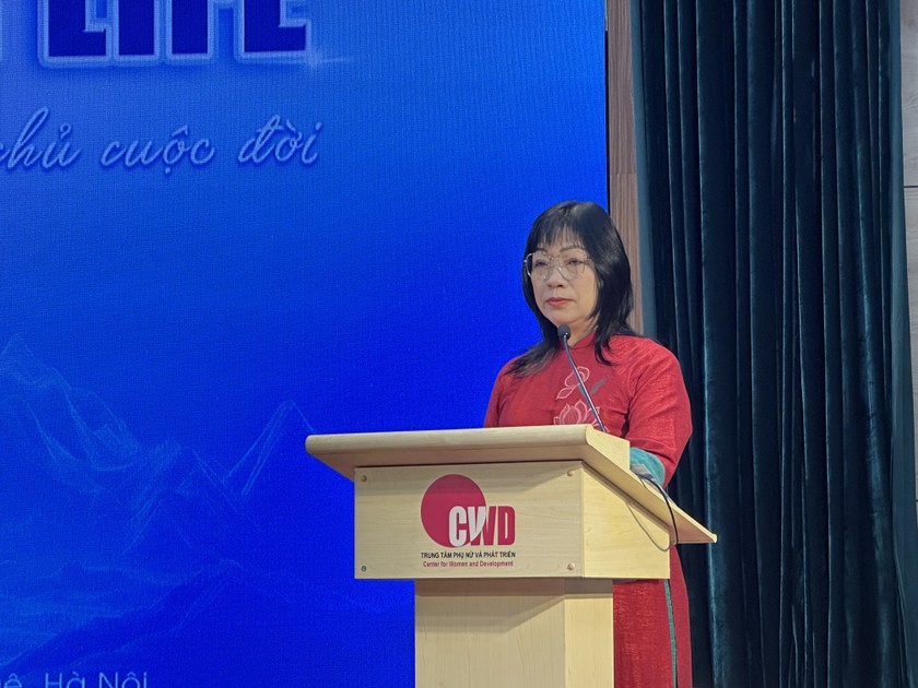 Bà Dương Thị Ngọc Linh - Ủy viên Đoàn Chủ tịch Hội LHPN Việt Nam – Giám đốc Trung tâm Phụ nữ và Phát triển phát biểu tại chương trình