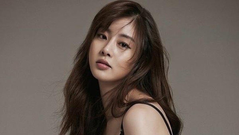 Hậu chia tay Hyun Bin, Kang Sora thông báo kết hôn