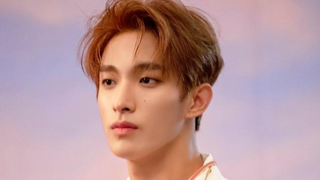 DK (Seventeen) gây bất ngờ khi mua tòa nhà đồ sộ.