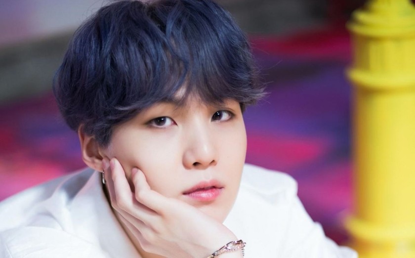 Suga bị phạt vì lái xe khi say rượu. Ảnh: Naver