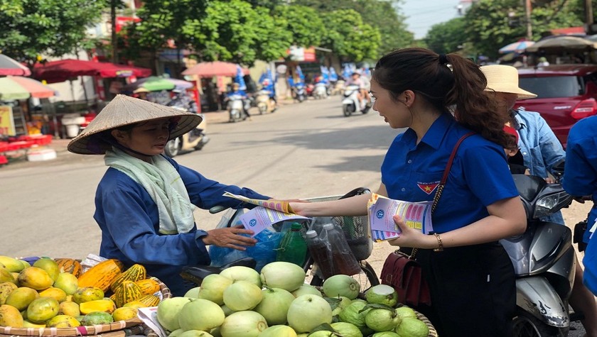 Tuyên truyền chính sách BHXH, BHYT cho NLĐ