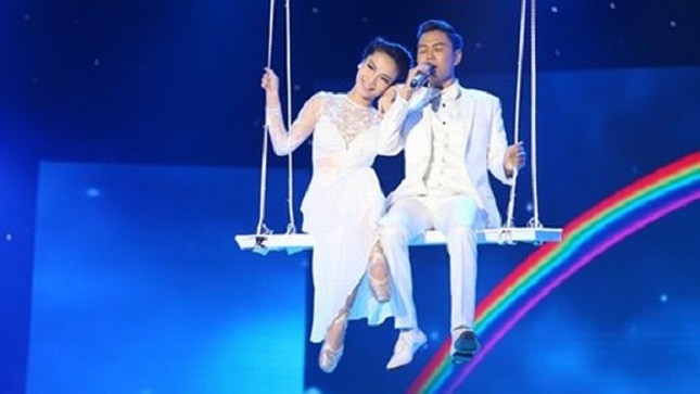 Thí sinh X-Factor tự ý sử dụng ca khúc độc quyền "Tìm lại bầu trời" của Tuấn Hưng và biến thành thảm họa.