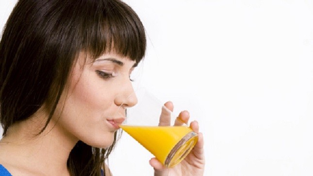 Uống nước cam, trà hàng ngày giảm ung thư buồng trứng
