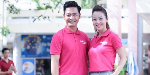 Phan Anh, Jennifer Phạm xuống đường tặng nước, khăn ướt “Giải cứu mùa hè“