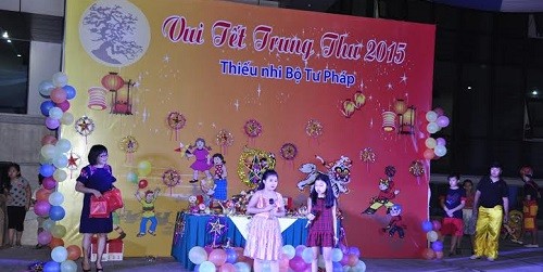 Thiếu nhi Bộ Tư pháp vui đón Trung thu 2015