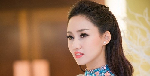 Á hậu Trà My: “Tôi không bao giờ ghen tỵ với Phạm Hương“