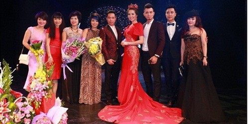 Vợ chồng Minh Tiệp đưa con xem show “Women In Love”