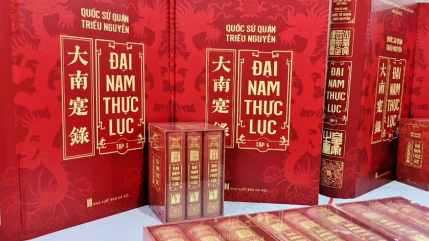 Bộ Đại Nam thực lục gồm 10 tập