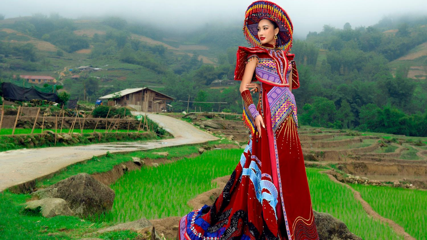 Đoàn Hồng Trang không ngại di chuyển lên Sapa để thực hiện bộ ảnh quảng bá cho thiết kế này