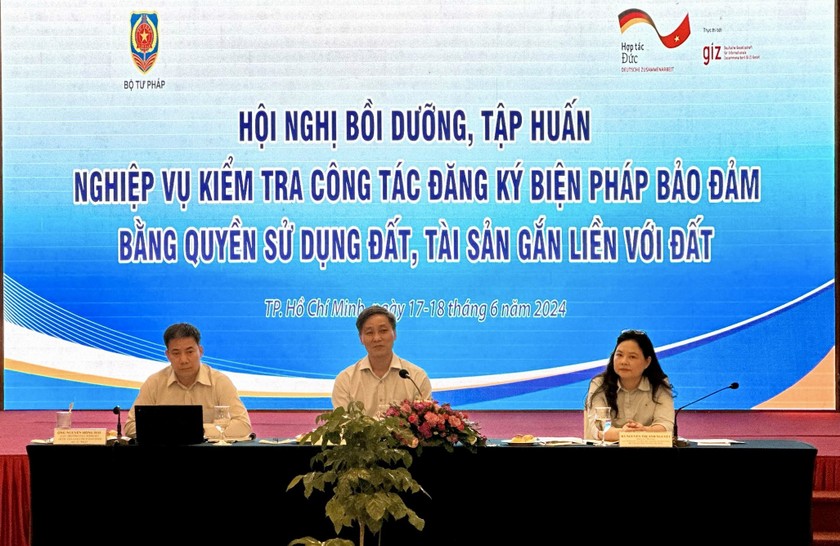 Hội nghị bồi dưỡng, tập huấn nghiệp vụ kiểm tra công tác đăng ký biện pháp bảo đảm bằng quyền sử dụng đất, tài sản gắn liền với đất diễn ra tại TP Hồ Chí Minh trong 2 ngày 17-18/6