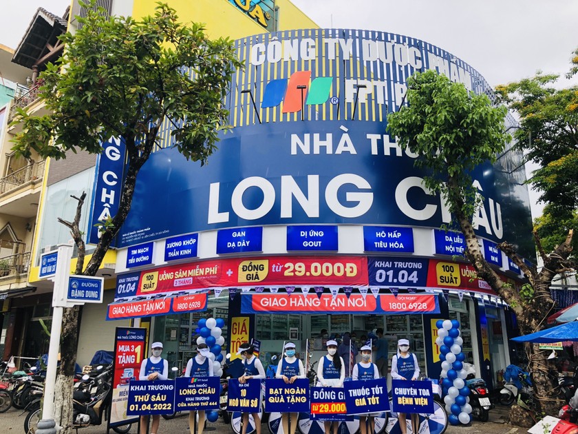 Nhà thuốc Long Châu đồng hành cùng Báo Pháp luật Việt Nam cứu trợ vùng lũ