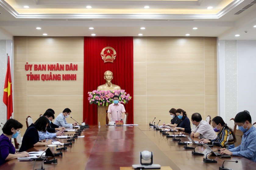 Chủ tịch UBND tỉnh Quảng Ninh chủ trì cuộc họp.