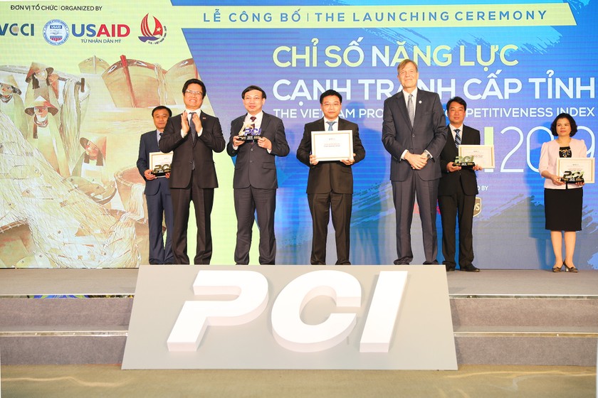 Quảng Ninh nhận cúp quán quân PCI 1019