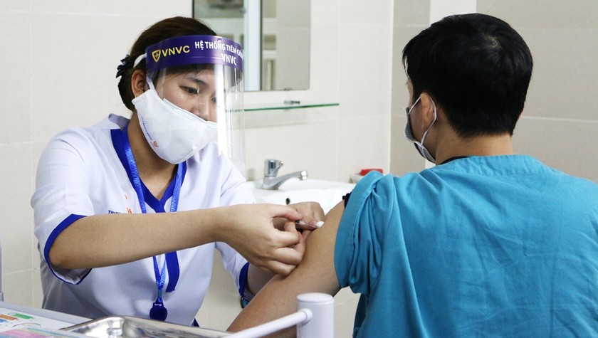 Mỗi cơ thể có một phản ứng khác sau khi tiêm vaccine. Ảnh: Ngọc Nga