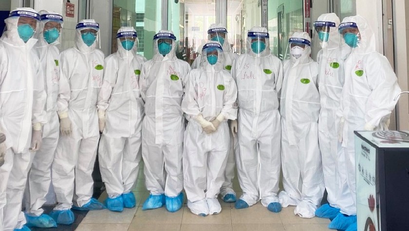 Các thành viên của Đội phản ứng nhanh Bệnh viện Chợ Rẫy tại Bắc Giang. Ảnh: BVCC