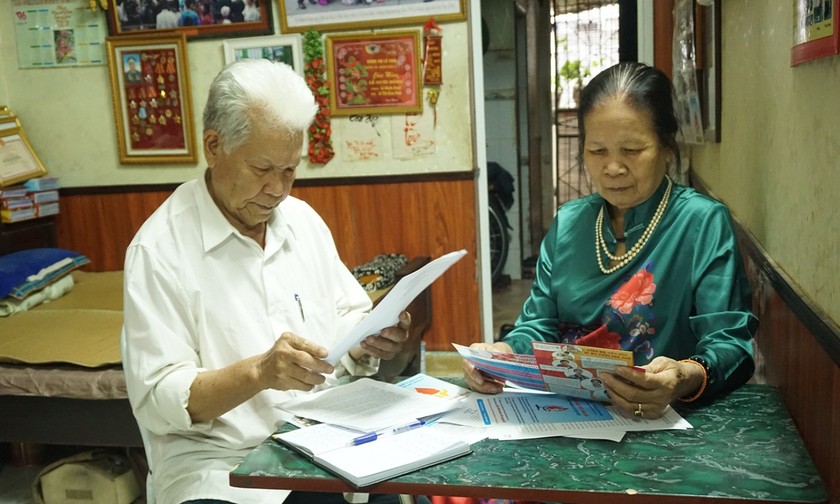 Ông Lê Đình Duật và vợ là bà Lê Thị Kim Dinh. Ảnh: Ngọc Nga