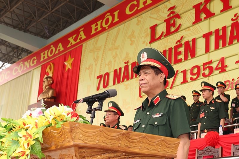 Thượng tướng Nguyễn Văn Nghĩa điều hành kiểm tra hợp luyện.