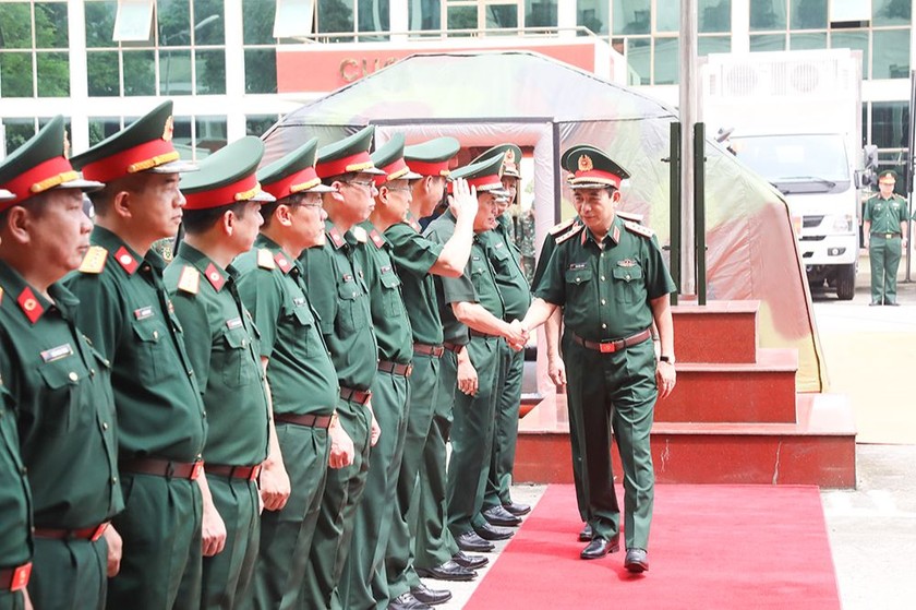 Đại tướng Phan Văn Giang đến thăm và làm việc với Cục Quân y.