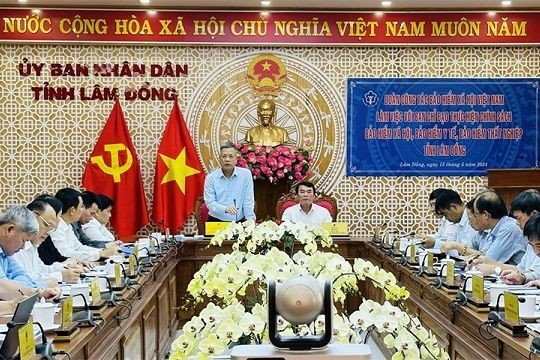 Phó Tổng Giám đốc BHXH Việt Nam Trần Đình Liệu cùng đoàn công tác đã có buổi làm việc với Ban Chỉ đạo (BCĐ) thực hiện chính sách BHXH, BHYT tỉnh Lâm Đồng.
