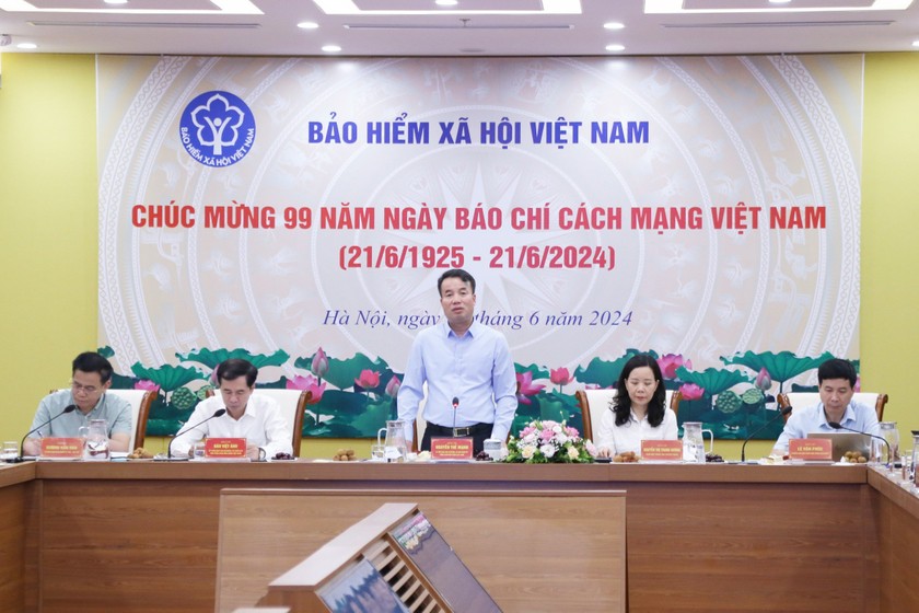 Bí thư Ban Cán sự Đảng, Tổng Giám đốc BHXH Việt Nam Nguyễn Thế Mạnh chủ trì phiên họp và chúc mừng, tri ân các phóng viên, nhà báo và biên tập viên các cơ quan báo chí.