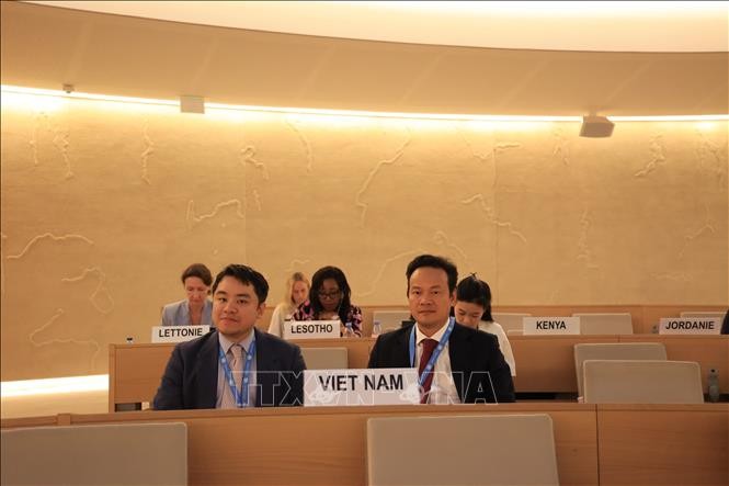 Đại sứ Mai Phan Dũng phát biểu thay mặt Nhóm nòng cốt. Ảnh: Anh Hiển/ PV TTXVN tại Geneva