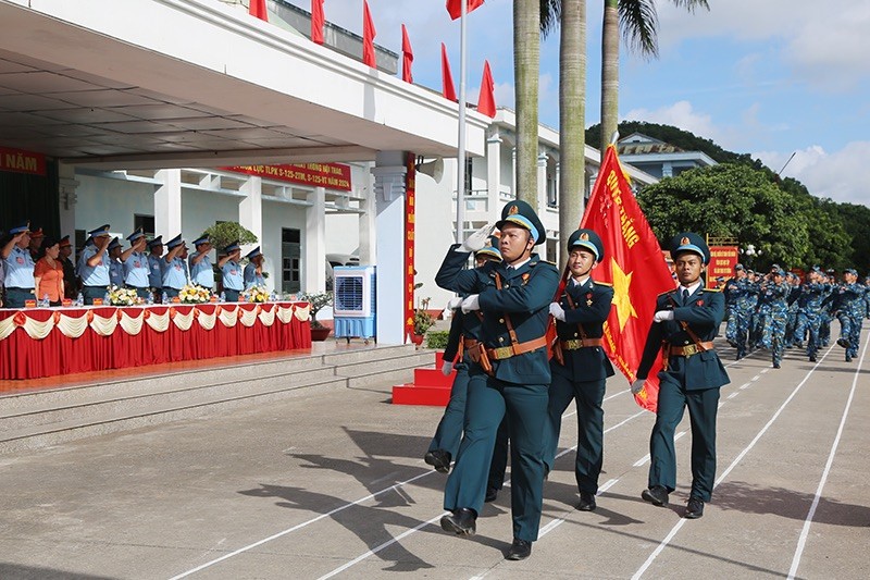 Duyệt đội ngũ tại Lễ khai mạc hội thao, diễn tập. Ảnh: Thế Thuỷ