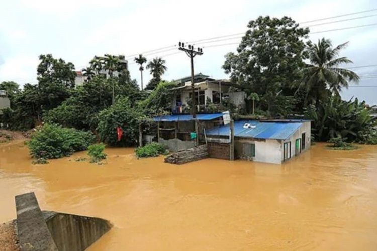 Hơn 200 ngôi nhà ở Hòa Bình ngập trong 'biển nước'. Ảnh: Trọng Đạt