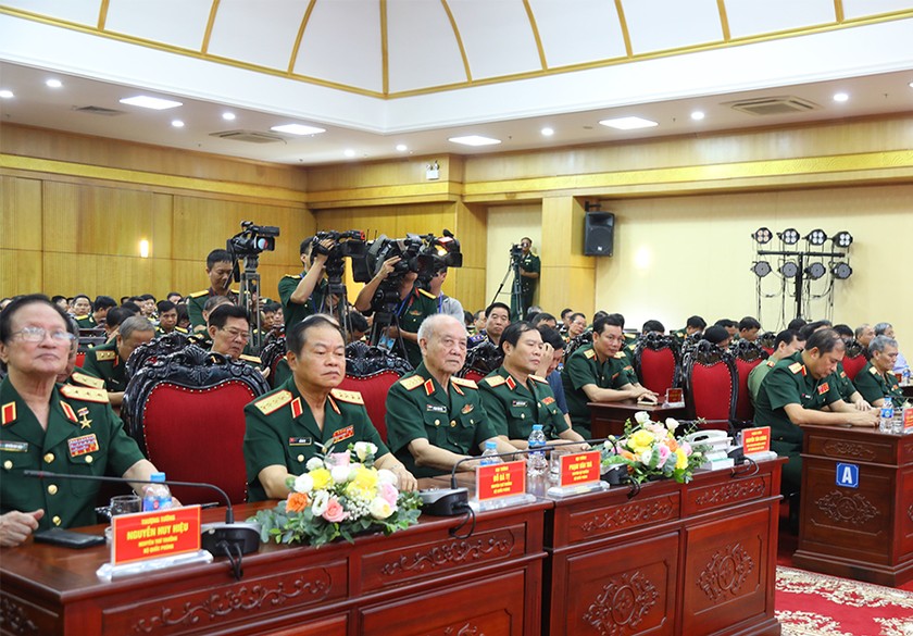 Các đại biểu tham dự buổi lễ.