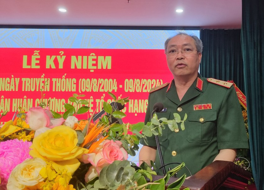 Trung tướng Doãn Thái Đức trình bày diễn văn tại buổi lễ.