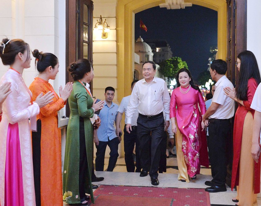 Chủ tịch Quốc hội Trần Thanh Mẫn tới dự Chương trình nghệ thuật đặc biệt “Nắng Ba Đình”. Ảnh: Hồ Long