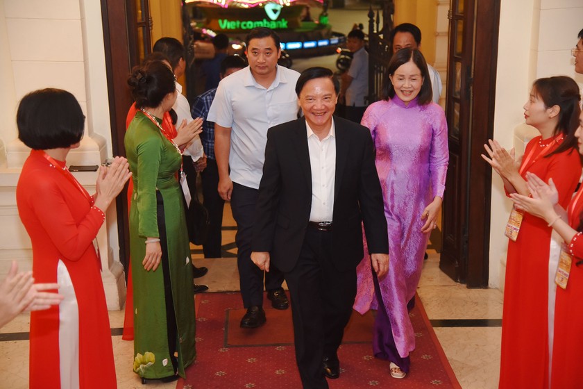 Phó Chủ tịch Quốc hội Nguyễn Khắc Định tới dự Chương trình nghệ thuật đặc biệt “Nắng Ba Đình”. Ảnh: Quang Khánh