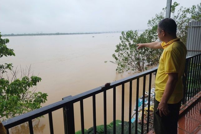 Nước sông Hồng qua khu vực quận Hai Bà Trưng, Hà Nội sáng 10/9. Ảnh: Tiền Phong